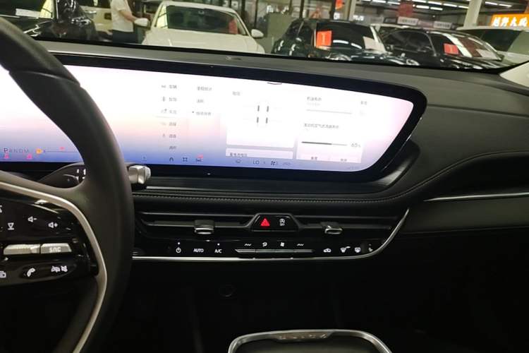 Used Buick LaCrosse 2023 Restyled 25T Cross-Country Edition Audio And AC Panel