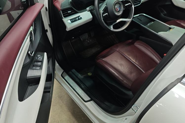 Used Buick LaCrosse 2023 28T Prestige Edition Driver Seat