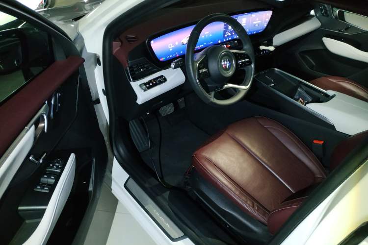 Used Buick LaCrosse 2023 28T Prestige Edition Driver Seat