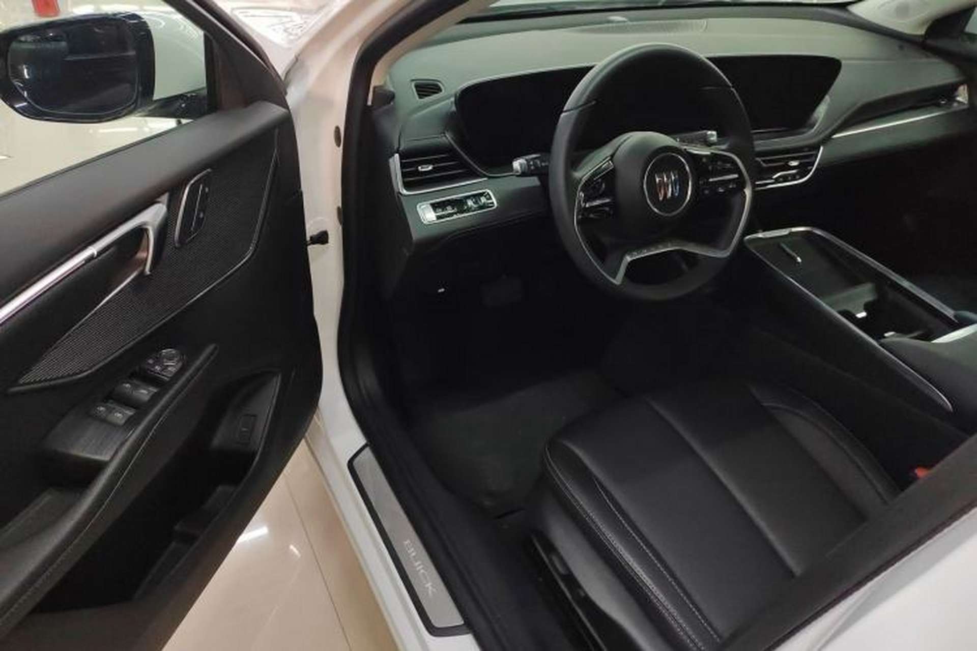 Used Buick LaCrosse 2023 Restyled 25T Cross-Country Edition Driver Seat