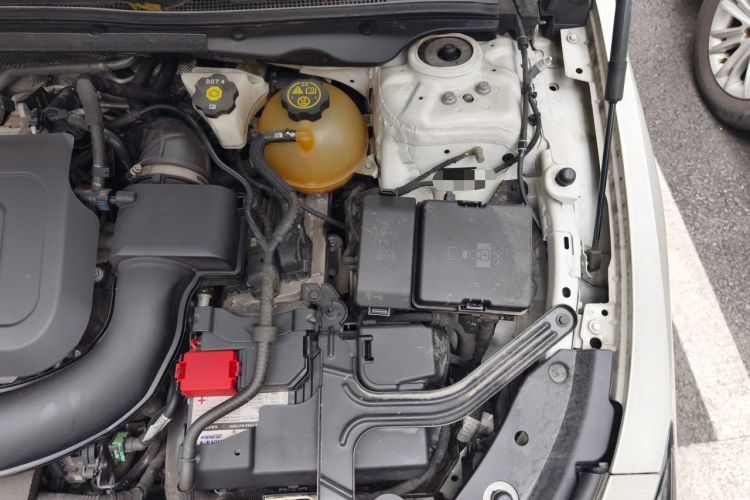 Used Buick LaCrosse 2023 28T Prestige Edition Engine Bay Left