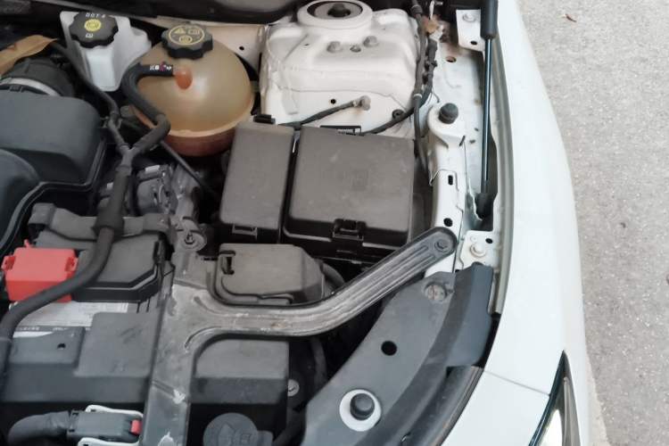 Used Buick LaCrosse 2023 28T Prestige Edition Engine Bay Left