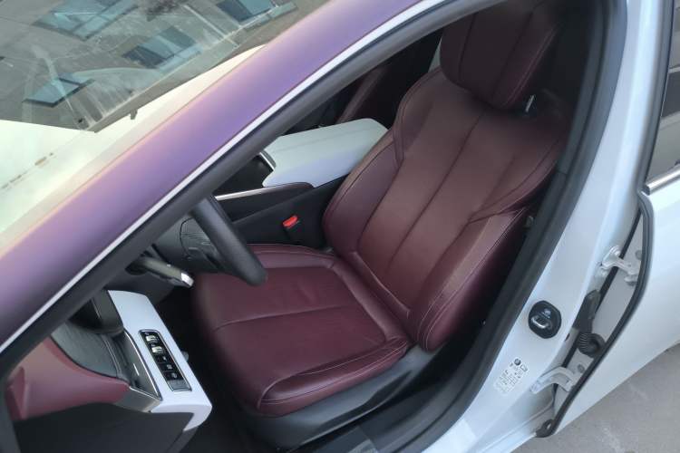 Used Buick LaCrosse 2023 28T Prestige Edition Left Front Seat