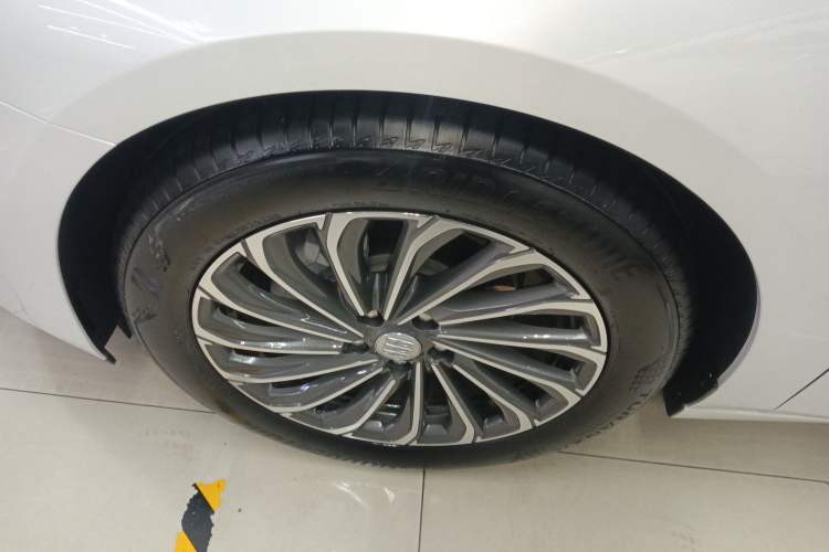 Used Buick LaCrosse 2023 28T Prestige Edition Left Front Wheel Hub