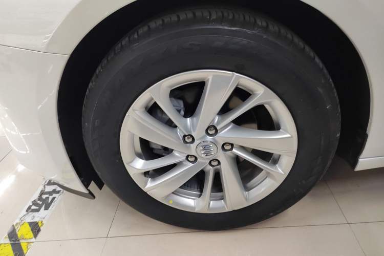 Used Buick LaCrosse 2023 Restyled 25T Cross-Country Edition Left Front Wheel Hub