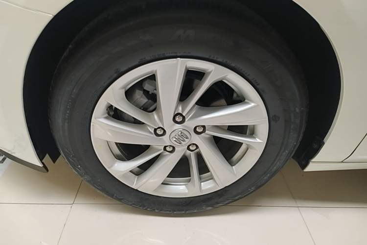 Used Buick LaCrosse 2023 Restyled 25T Cross-Country Edition Left Front Wheel Hub