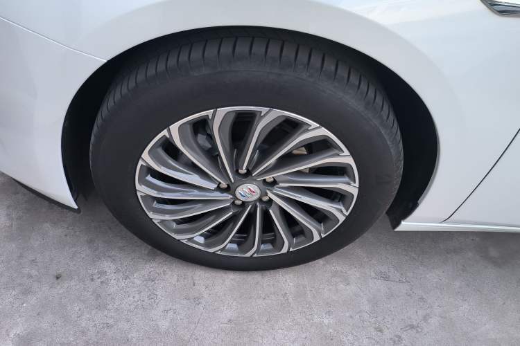 Used Buick LaCrosse 2023 28T Prestige Edition Left Front Wheel Hub