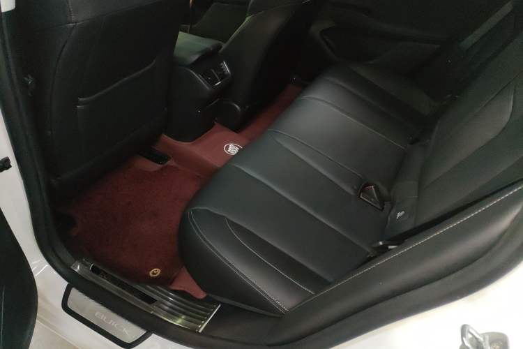 Used Buick LaCrosse 2023 28T Prestige Edition Left Rear Seat