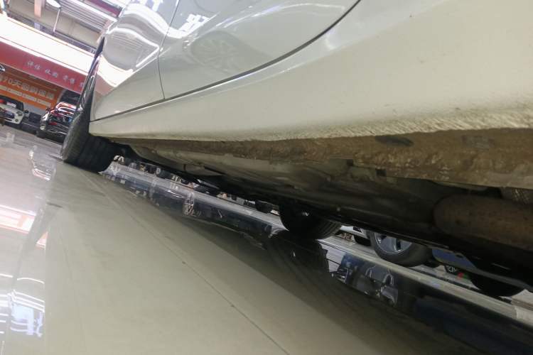 Used Buick LaCrosse 2023 28T Prestige Edition Left Side Sill