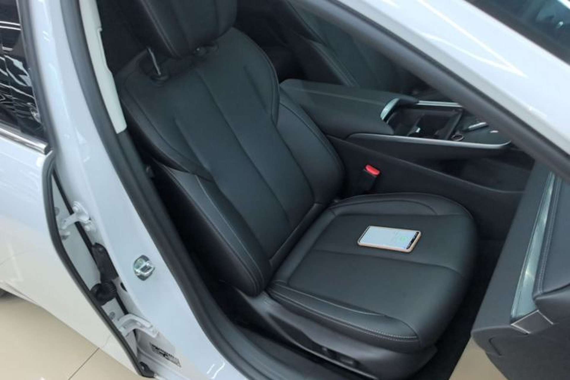 Used Buick LaCrosse 2023 Restyled 25T Cross-Country Edition Right Front Seat