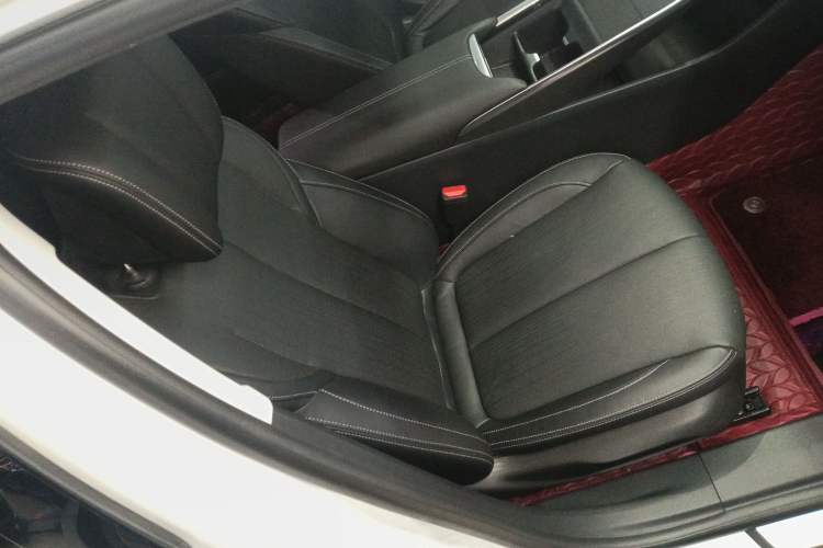 Used Buick LaCrosse 2023 28T Prestige Edition Right Front Seat