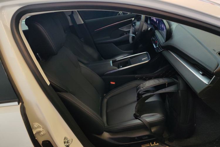 Used Buick LaCrosse 2023 Restyled 25T Cross-Country Edition Right Front Seat