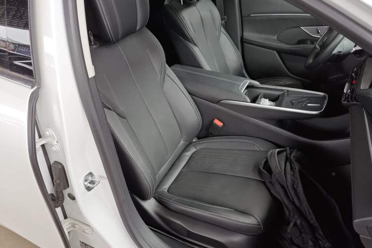 Used Buick LaCrosse 2023 28T Prestige Edition Right Front Seat