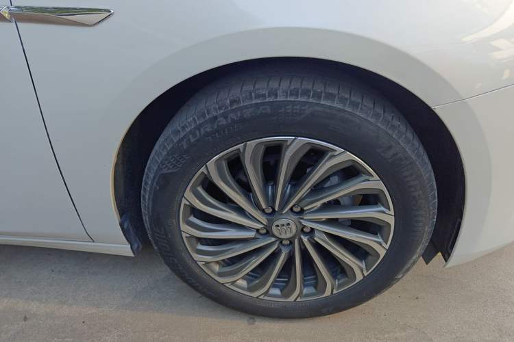 Used Buick LaCrosse 2023 28T Prestige Edition Right Front Wheel Hub