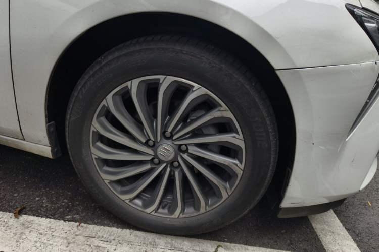 Used Buick LaCrosse 2023 28T Prestige Edition Right Front Wheel Hub