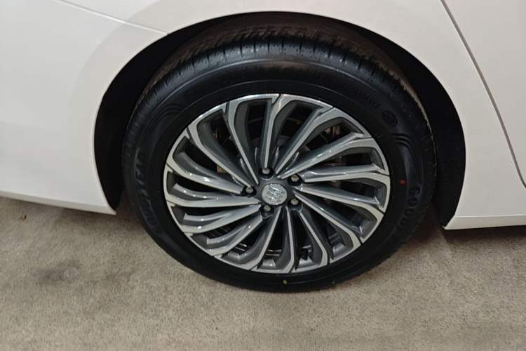 Used Buick LaCrosse 2023 28T Prestige Edition Right Rear Wheel Hub