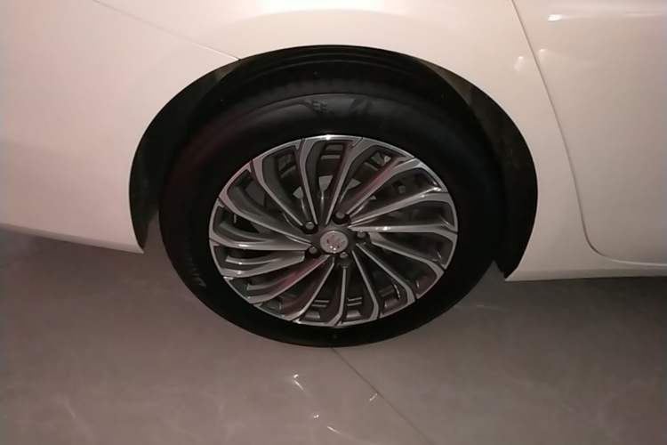 Used Buick LaCrosse 2023 28T Prestige Edition Right Rear Wheel Hub