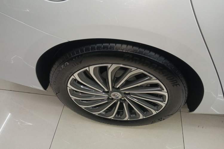 Used Buick LaCrosse 2023 28T Prestige Edition Right Rear Wheel Hub