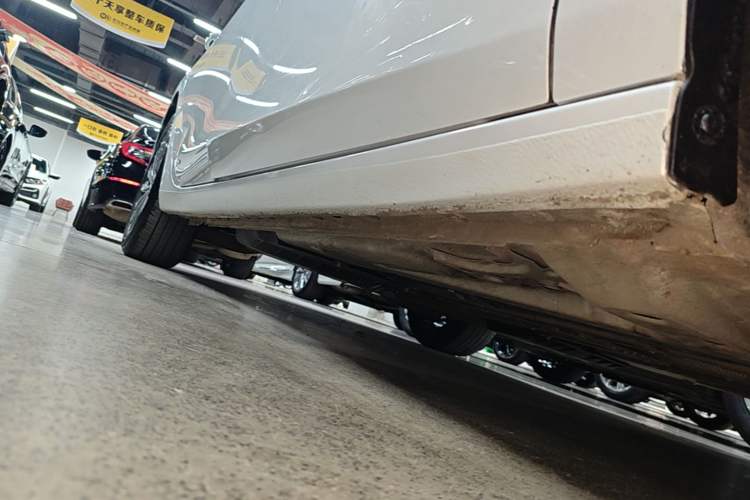 Used Buick LaCrosse 2023 28T Prestige Edition Right Side Sill