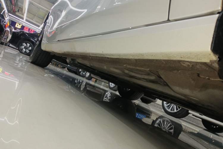 Used Buick LaCrosse 2023 28T Prestige Edition Right Side Sill