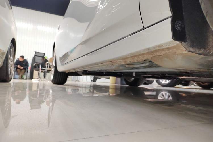 Used Buick LaCrosse 2023 Restyled 25T Cross-Country Edition Right Side Sill