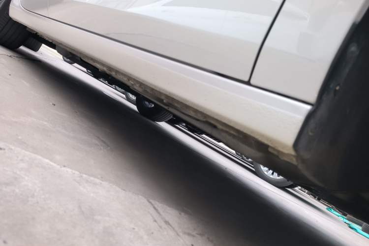 Used Buick LaCrosse 2023 28T Prestige Edition Right Side Sill