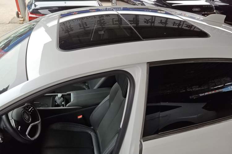 Used Buick LaCrosse 2023 28T Prestige Edition Roof