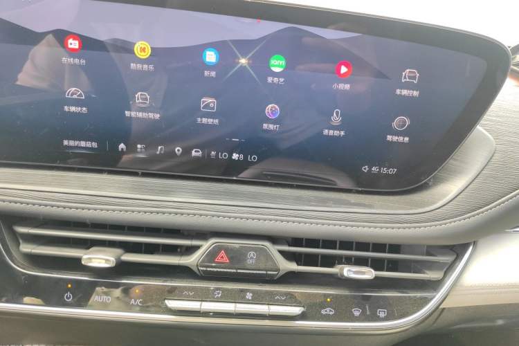 Used Buick LaCrosse 2024 28T Luxury Edition Audio And AC Panel