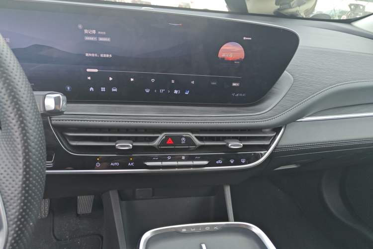 Used Buick LaCrosse 2024 28T Luxury Edition Audio And AC Panel