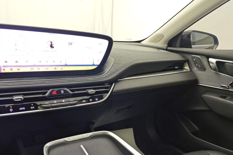 Used Buick LaCrosse 2024 28T Luxury Edition Audio And AC Panel