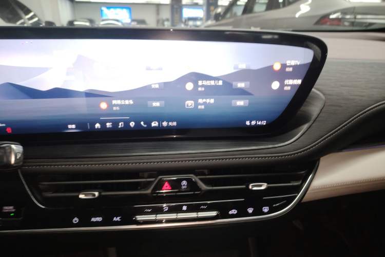Used Buick LaCrosse 2024 28T Luxury Edition Audio And AC Panel