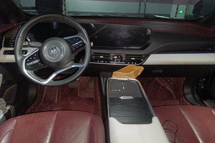 Used Buick LaCrosse 2024 28T Luxury Edition Center Console