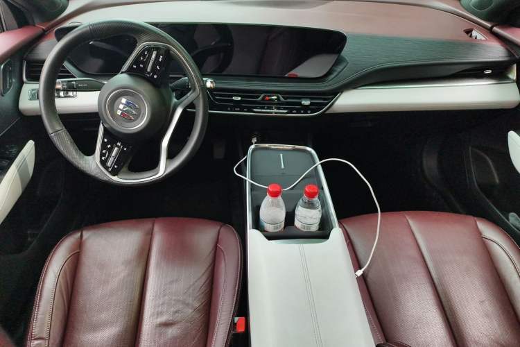 Used Buick LaCrosse 2024 28T Luxury Edition Center Console