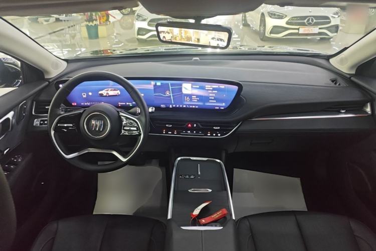Used Buick LaCrosse 2024 28T Luxury Edition Center Console