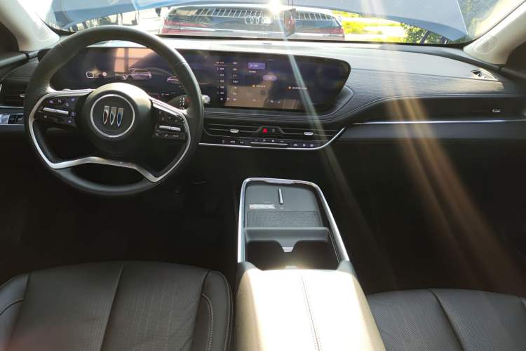 Used Buick LaCrosse 2024 28T Luxury Edition Center Console