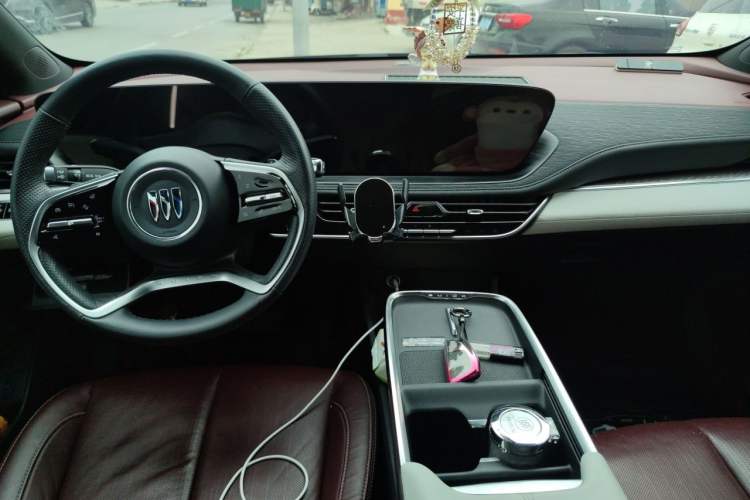 Used Buick LaCrosse 2024 28T Luxury Edition Center Console
