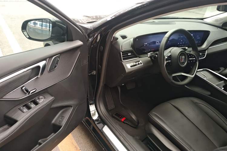 Used Buick LaCrosse 2024 28T Luxury Edition Driver Seat