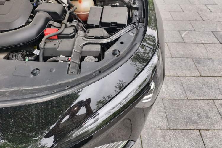 Used Buick LaCrosse 2024 28T Luxury Edition Engine Bay Left