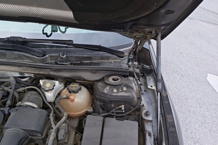 Used Buick LaCrosse 2024 28T Luxury Edition Engine Bay Left