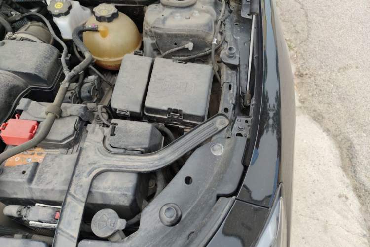 Used Buick LaCrosse 2024 28T Luxury Edition Engine Bay Left