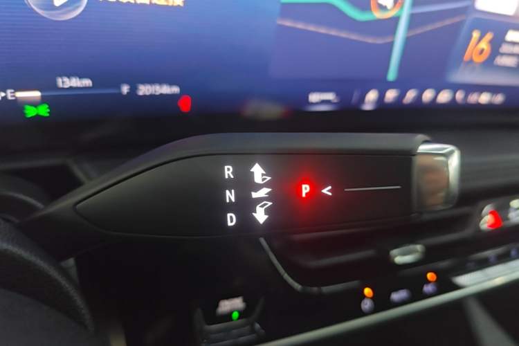 Used Buick LaCrosse 2024 28T Luxury Edition Gear Lever