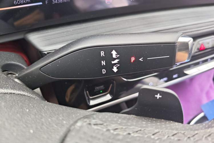 Used Buick LaCrosse 2024 28T Luxury Edition Gear Lever
