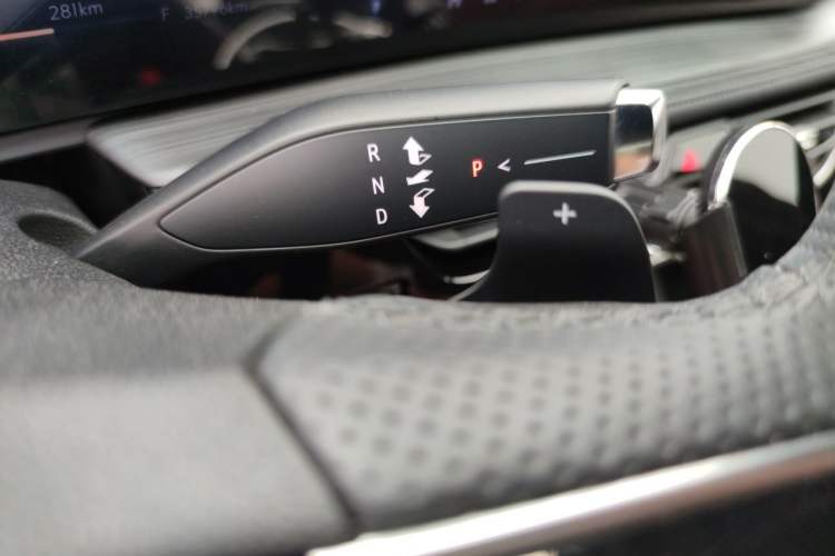 Used Buick LaCrosse 2024 28T Luxury Edition Gear Lever