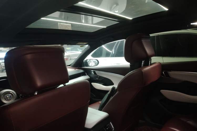 Used Buick LaCrosse 2024 28T Luxury Edition Headliner