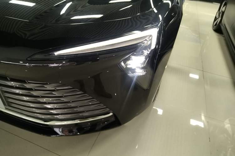 Used Buick LaCrosse 2024 28T Luxury Edition Left Front Headlight