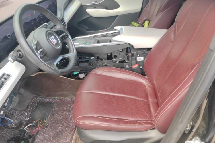 Used Buick LaCrosse 2024 28T Luxury Edition Left Front Seat
