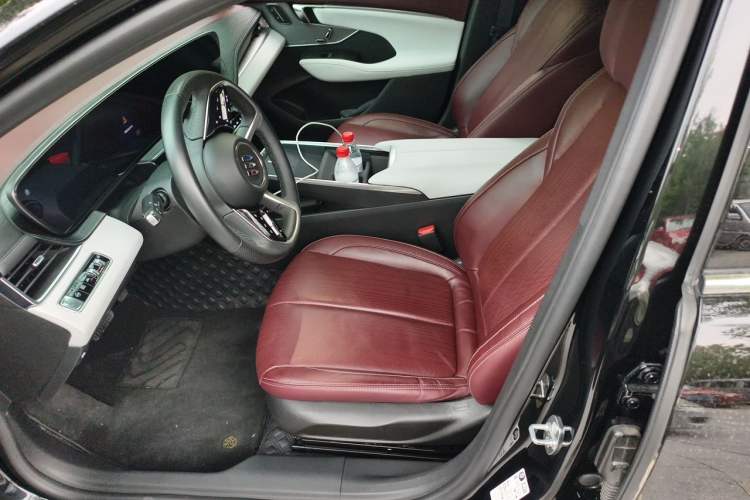 Used Buick LaCrosse 2024 28T Luxury Edition Left Front Seat