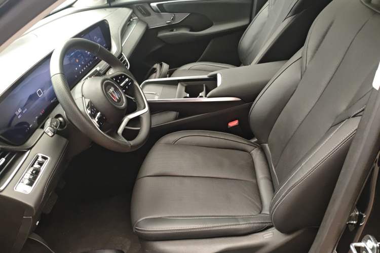 Used Buick LaCrosse 2024 28T Luxury Edition Left Front Seat