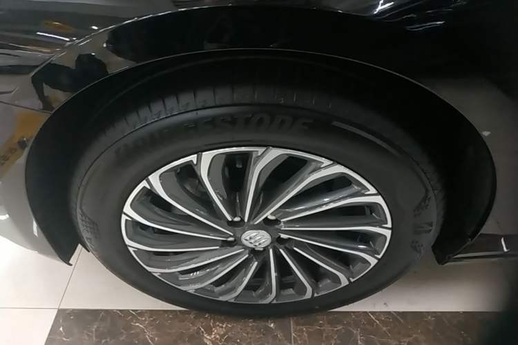 Used Buick LaCrosse 2024 28T Luxury Edition Left Front Wheel Hub