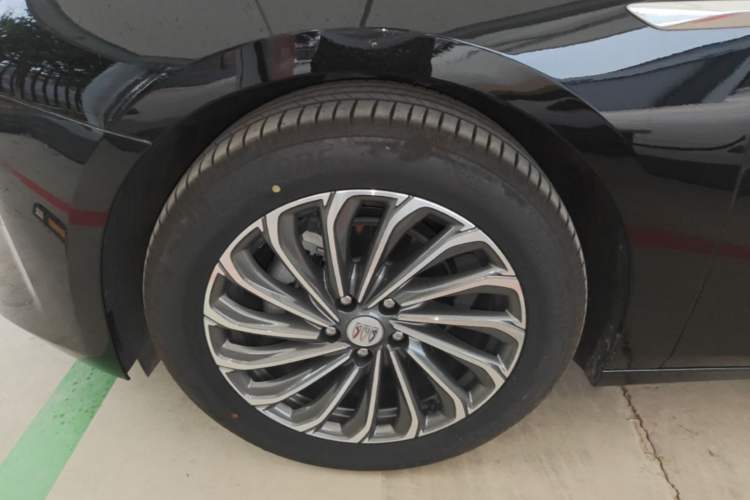 Used Buick LaCrosse 2024 28T Luxury Edition Left Front Wheel Hub